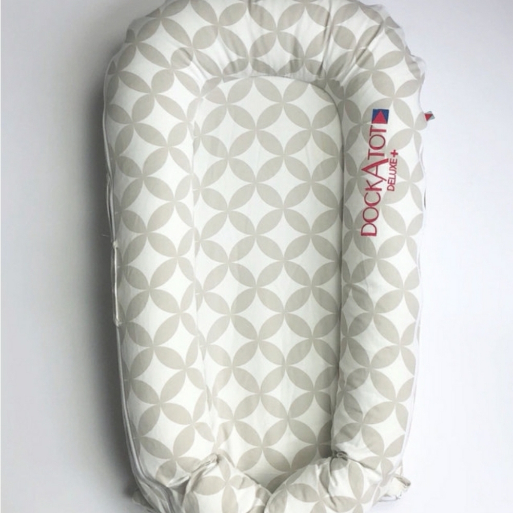 Dockatot Deluxe With 2 Covers